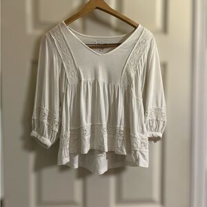 White Relaxed Tiered Blouse with Three-Quarter Sleeves